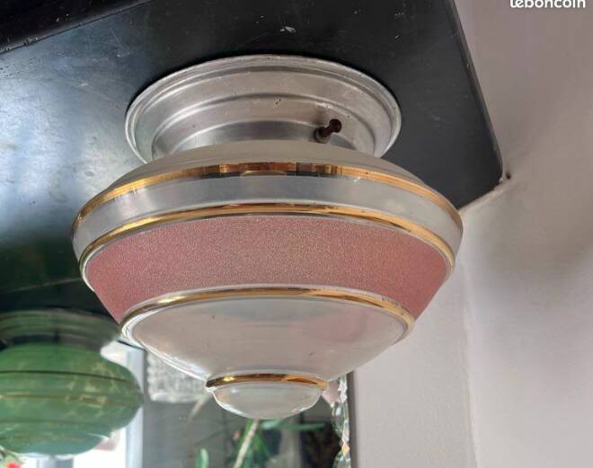Ceiling light from the 40s/50s in gold and pink Art Deco.