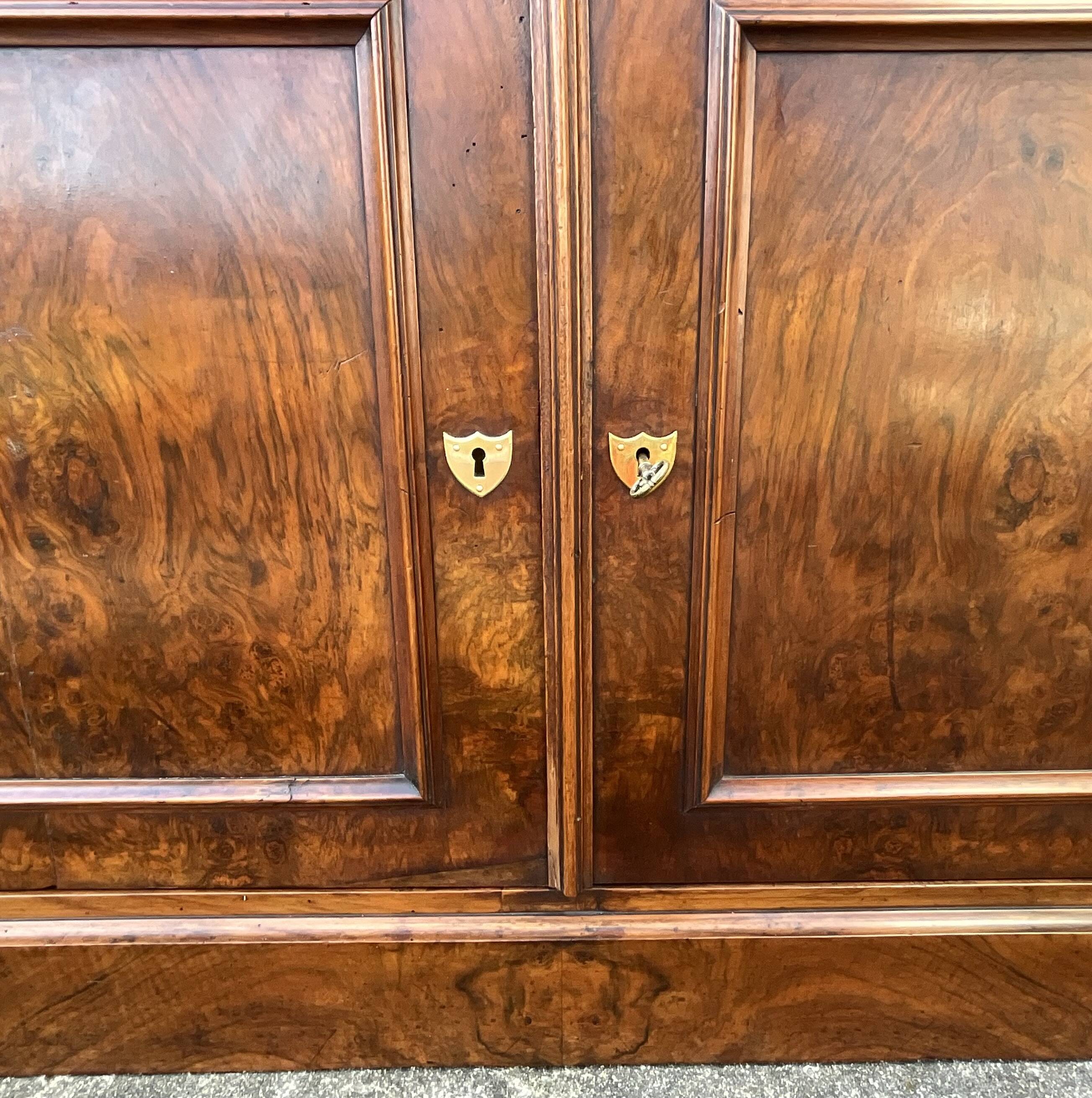 Saint-Hubert Sideboard in Burr Walnut, Late 19th Century
