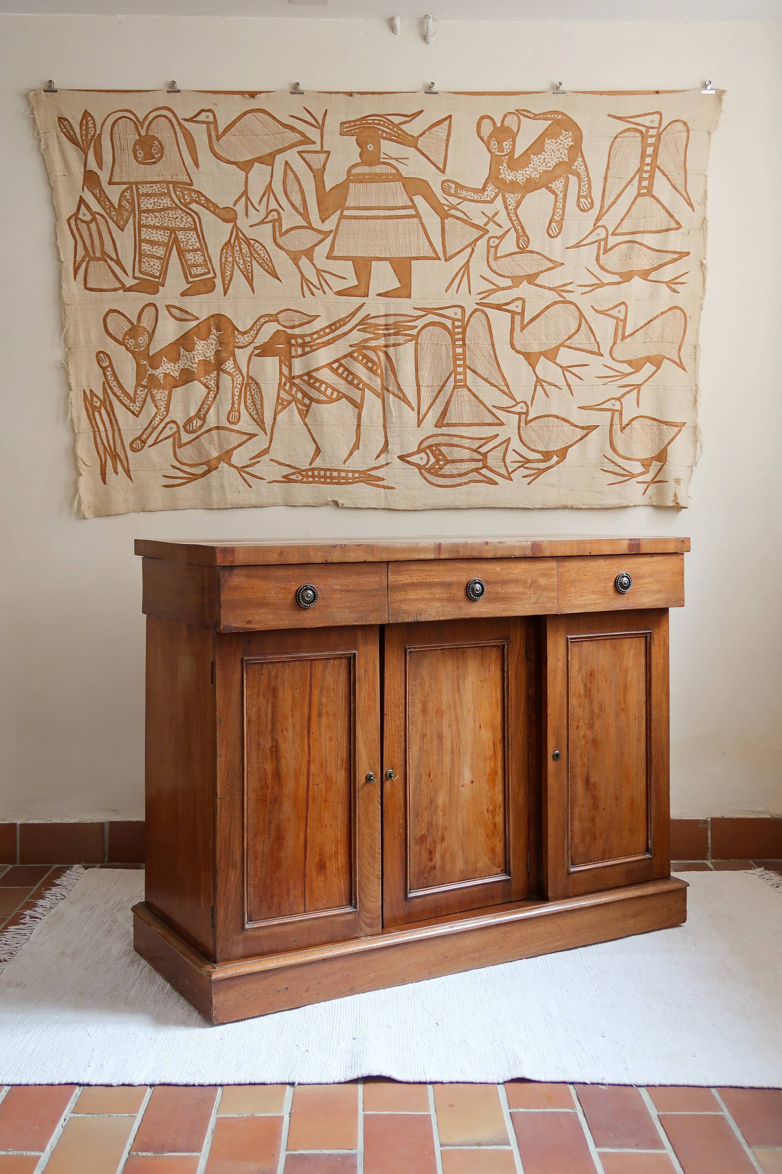 Walnut sideboard, 3 drawers and 3 doors, 1930s.