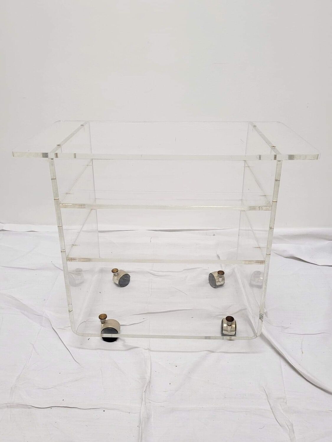 Very nice pair of rolling tables "les invisibles du marais"