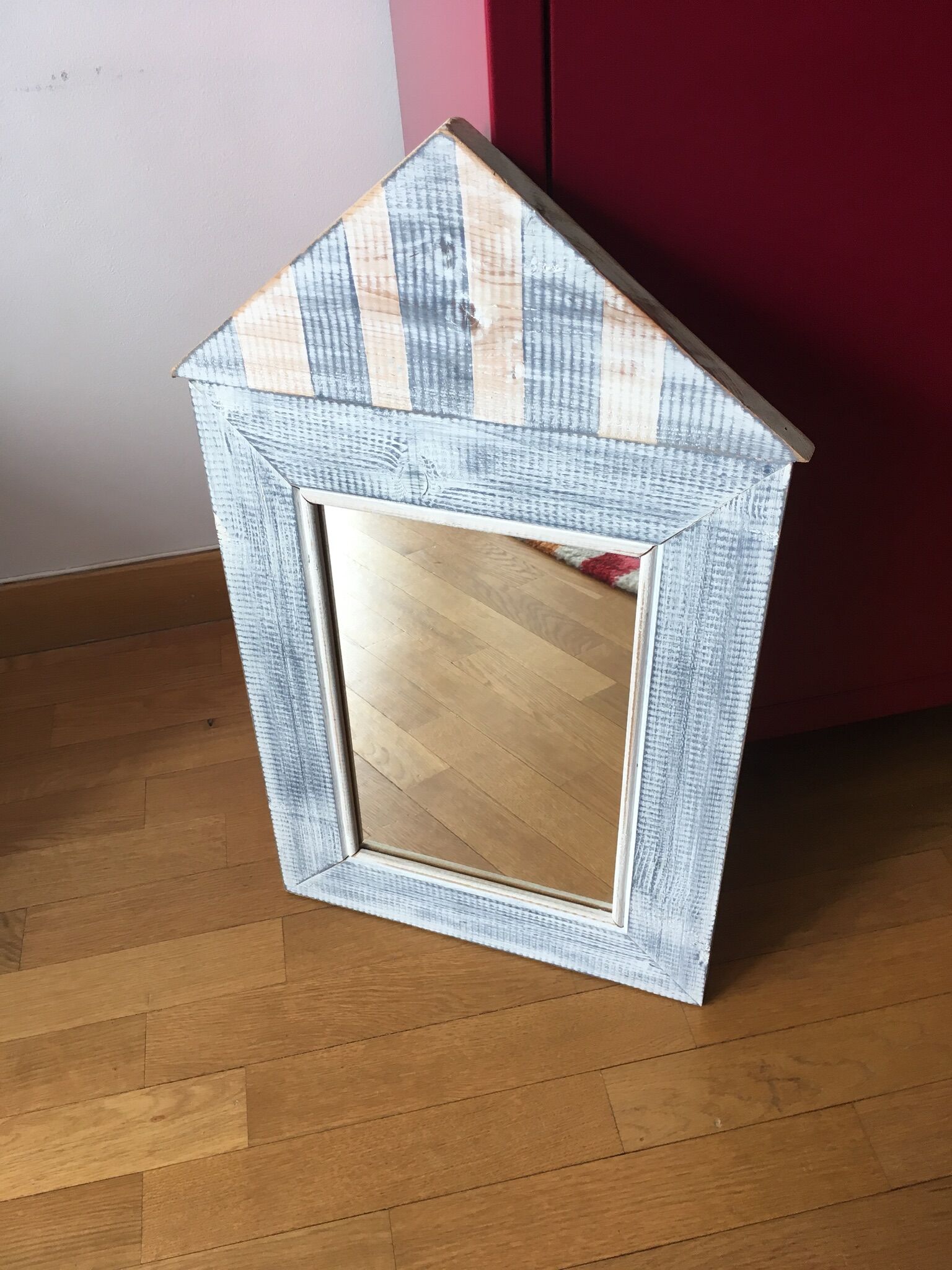 Beach cabin mirror