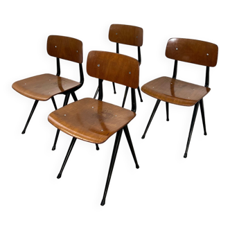 Lot de 4 chaises d’école Friso Kramer modèle révolte Pays-Bas