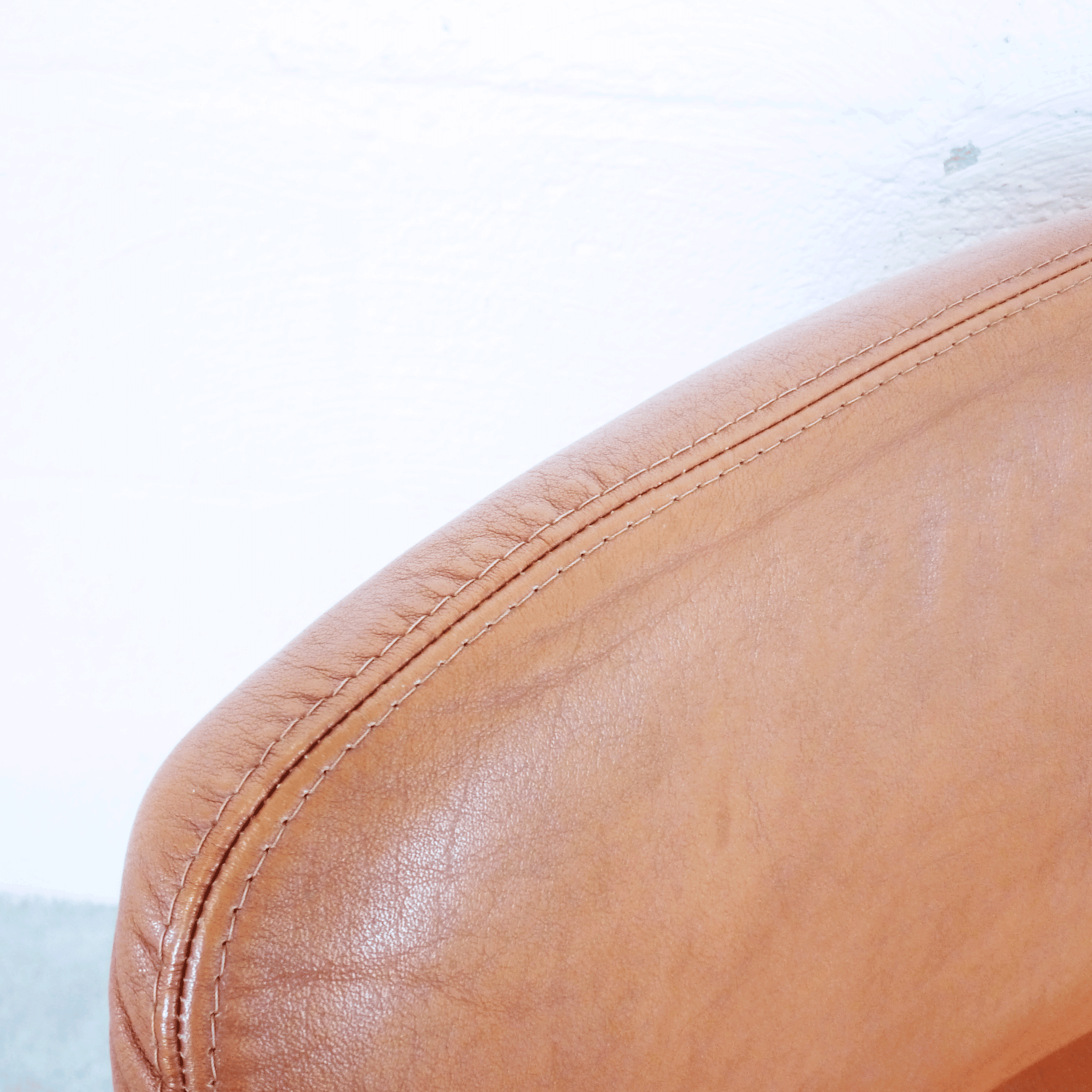 Fauteuil en cuir et en bois 1990