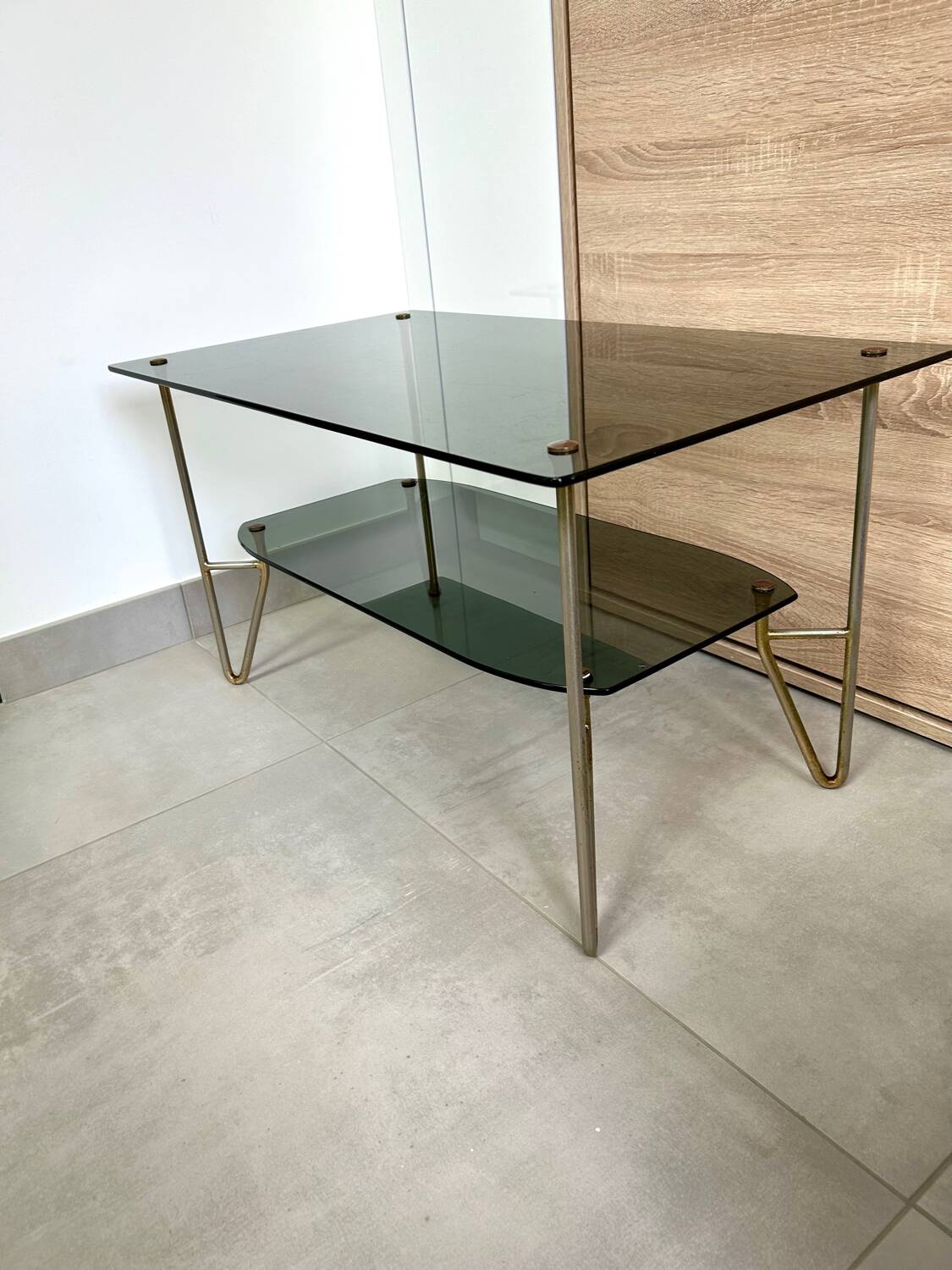 1975 glass coffee table with 2 tops, good condition