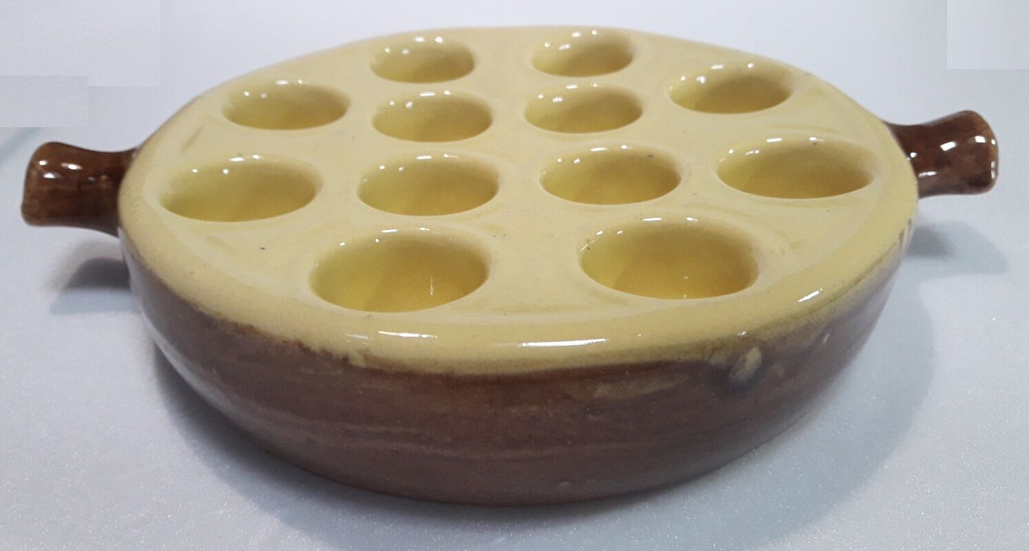 Dish or plate for 12 vintage snails (1)