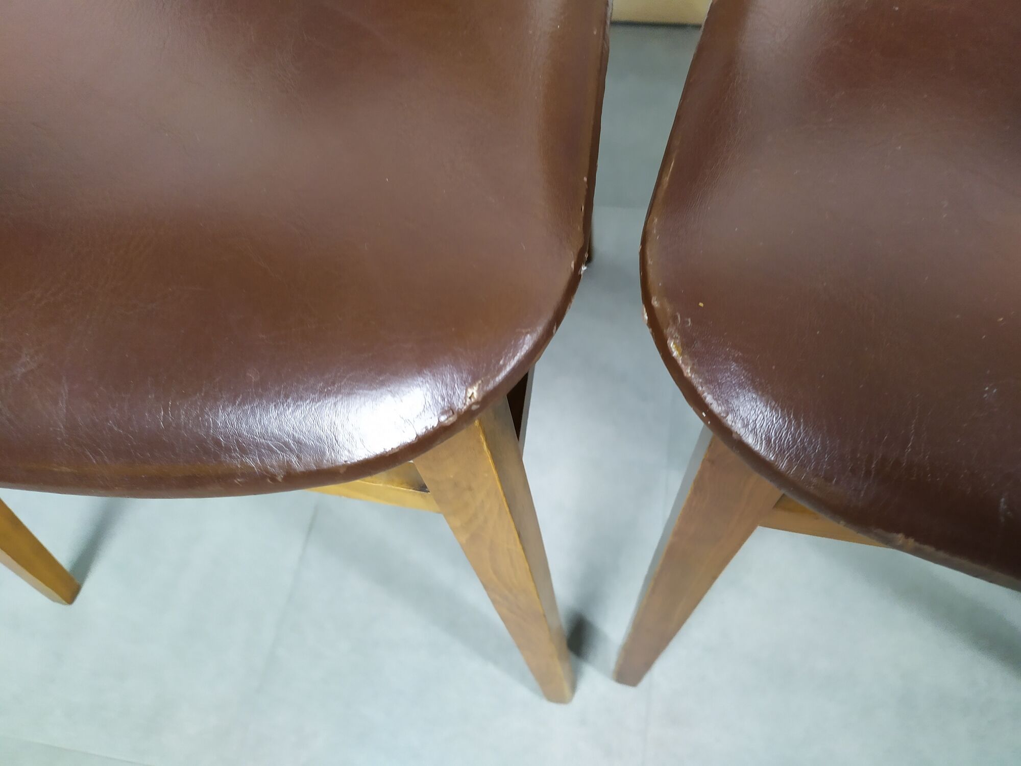 Suite de 6 chaise bois skaï marron brus vintage année 50 - 60