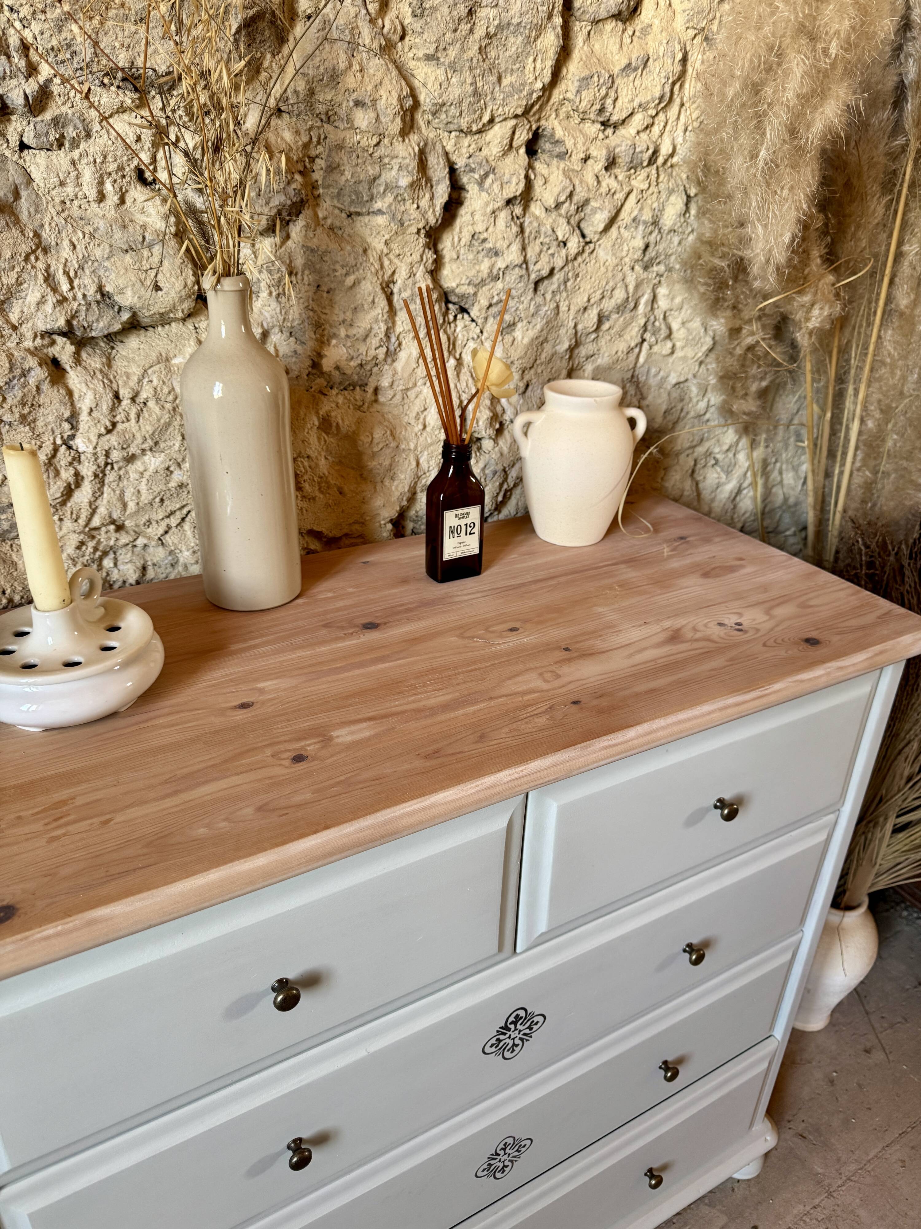 Chest of drawers