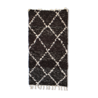 Artisanal reversible carpet - 65 x 120 cm - Dark brown and white
