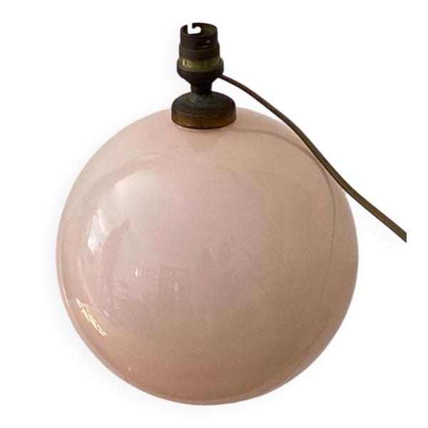 Lampe boule en verre opalin rose pâle