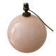 Lampe boule en verre opalin rose pâle