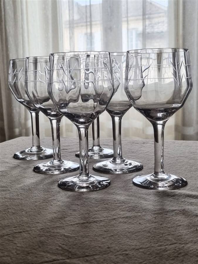 6 stemmed glasses