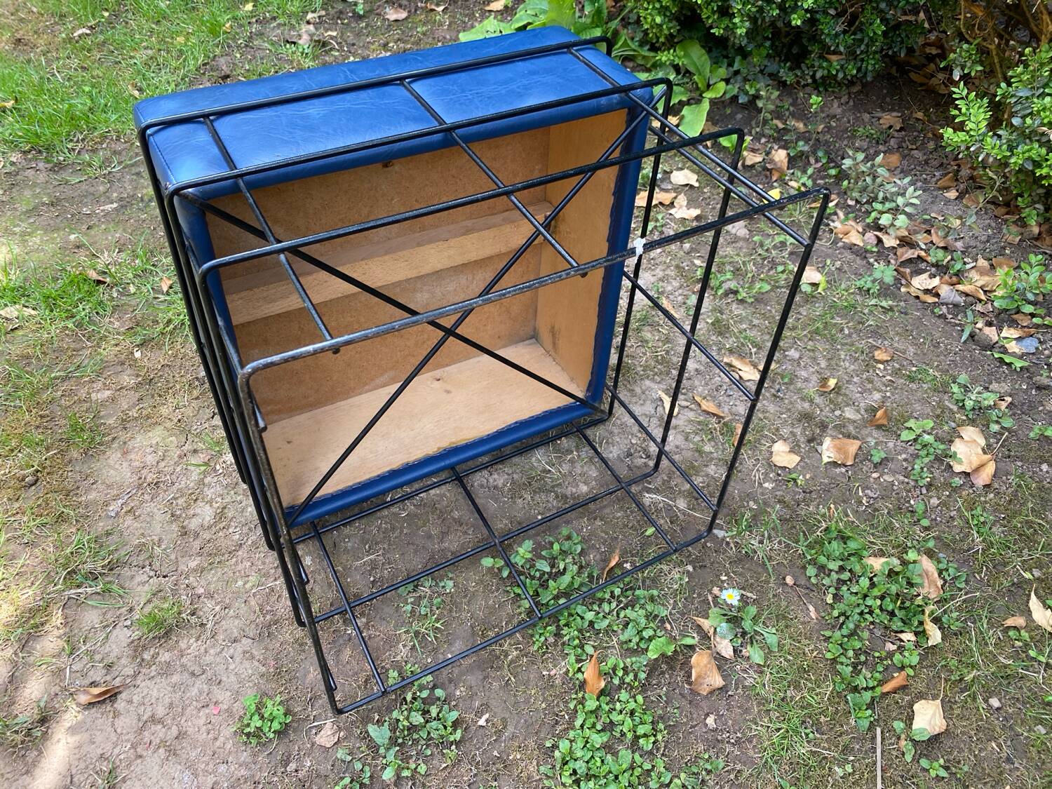 Square stool in black lacquered steel wire and blue leatherette circa 1970