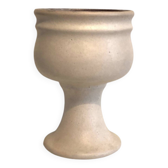 Footed pot