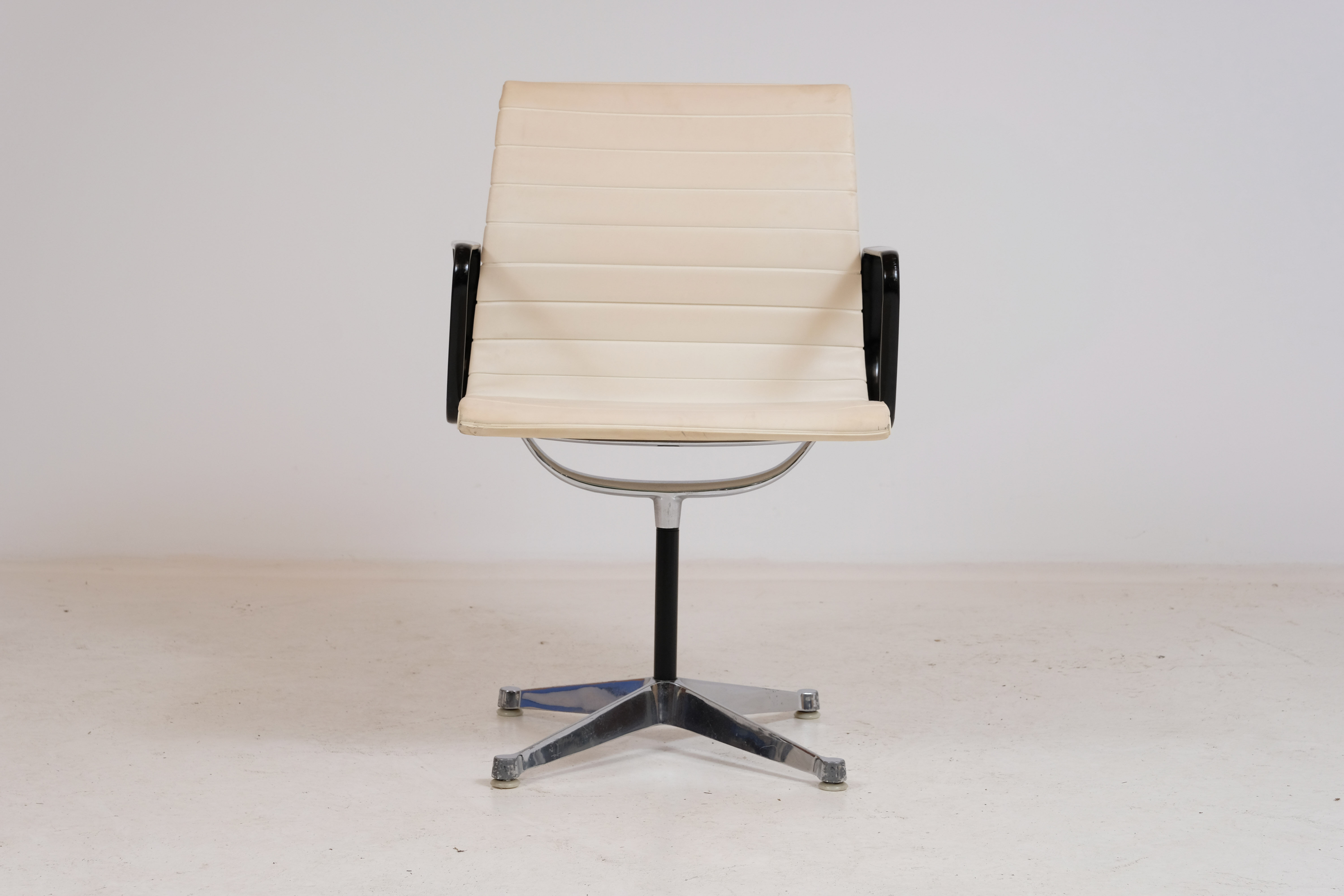 Skai armchair EA107 by Eames, Herman Miller edition - 1960