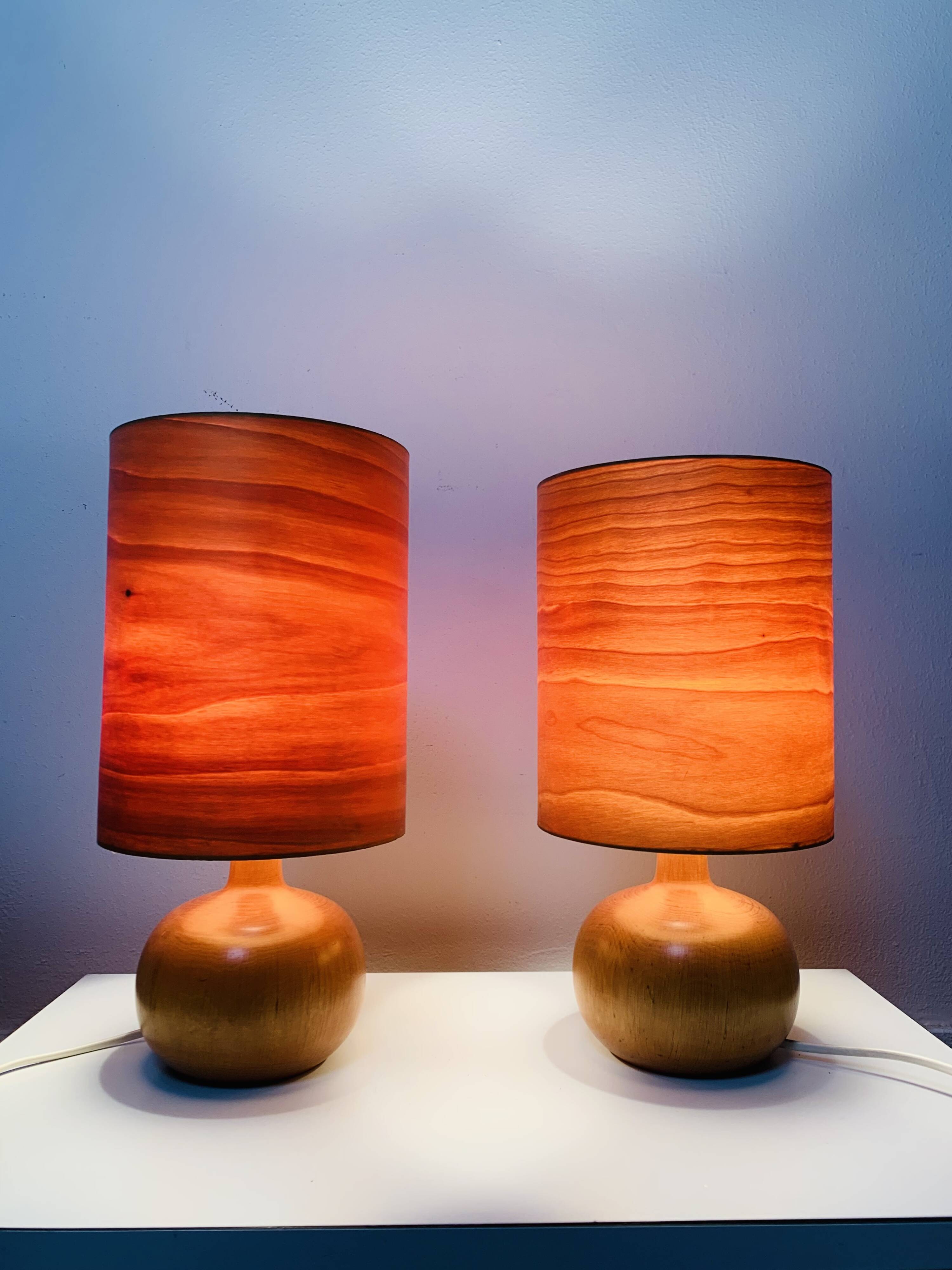 Paire de lampes boule en bois de style scandinave, années 60