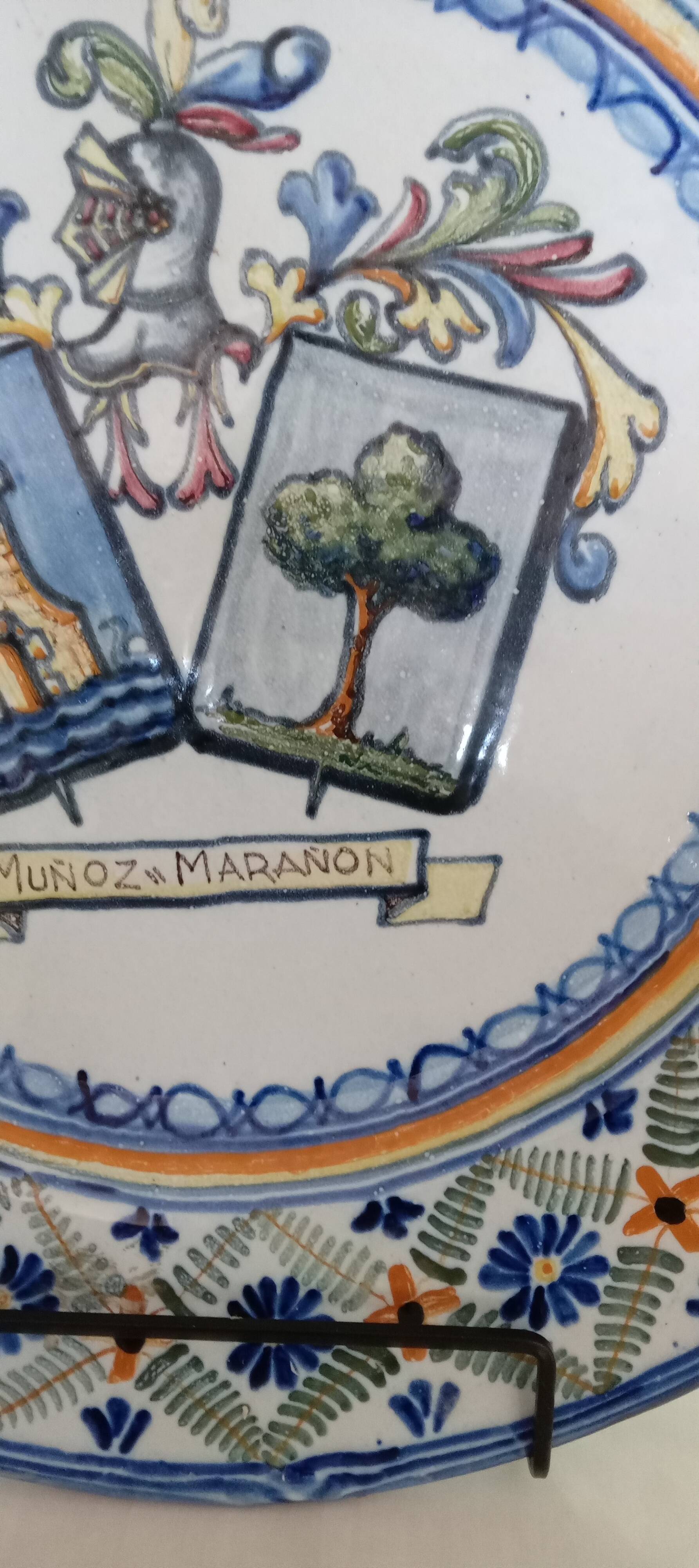 Lot of 10 pieces of vintage Spanish ceramics - Painted hanging crockery
