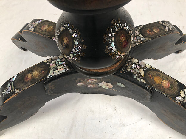Blackened wooden planter decorated with flowers in medallions and mother-of-pearl burgauty, Napoleon III