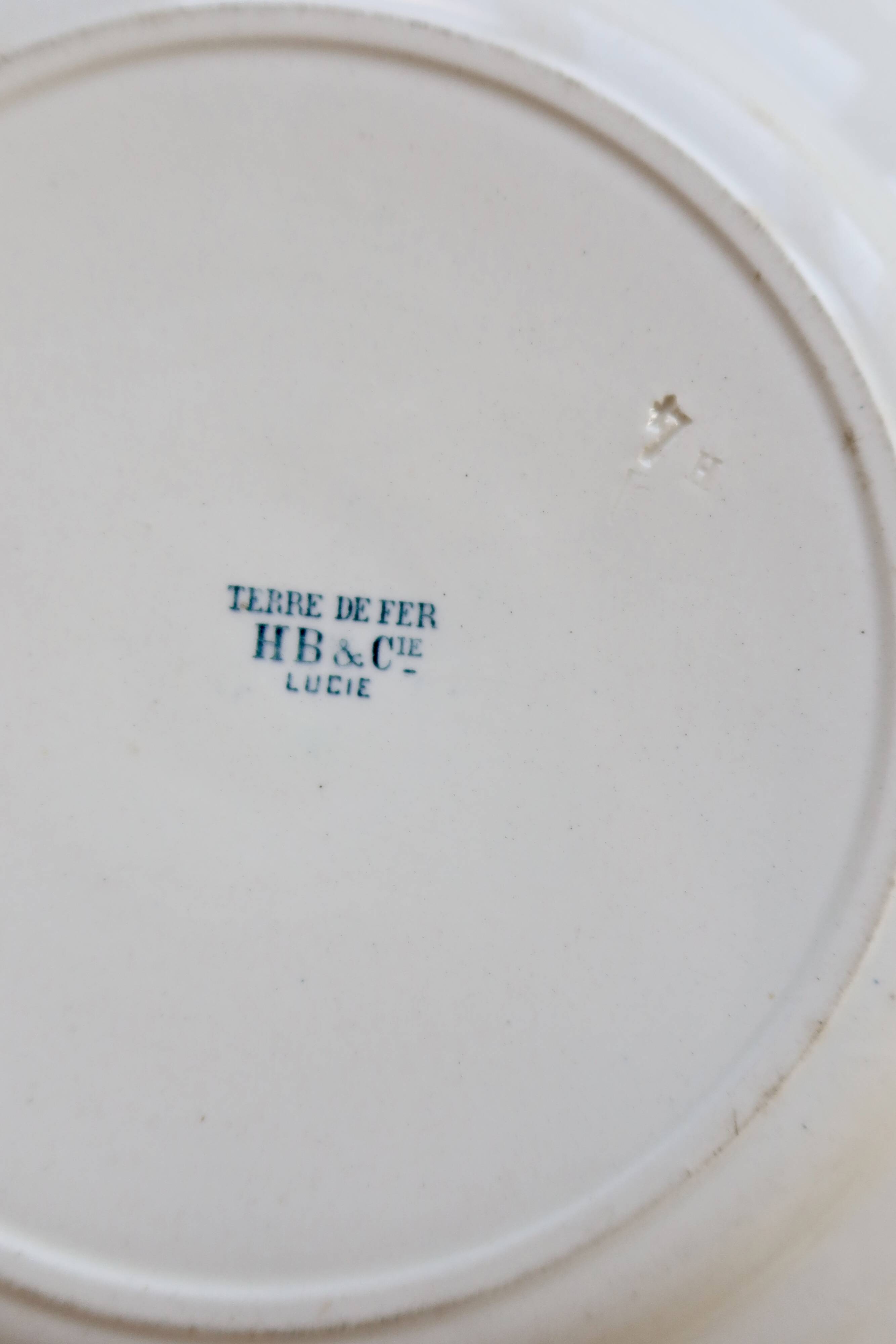 Round serving dish, old ironstone from Choisy le Roi, HB&Cie model Lucie.