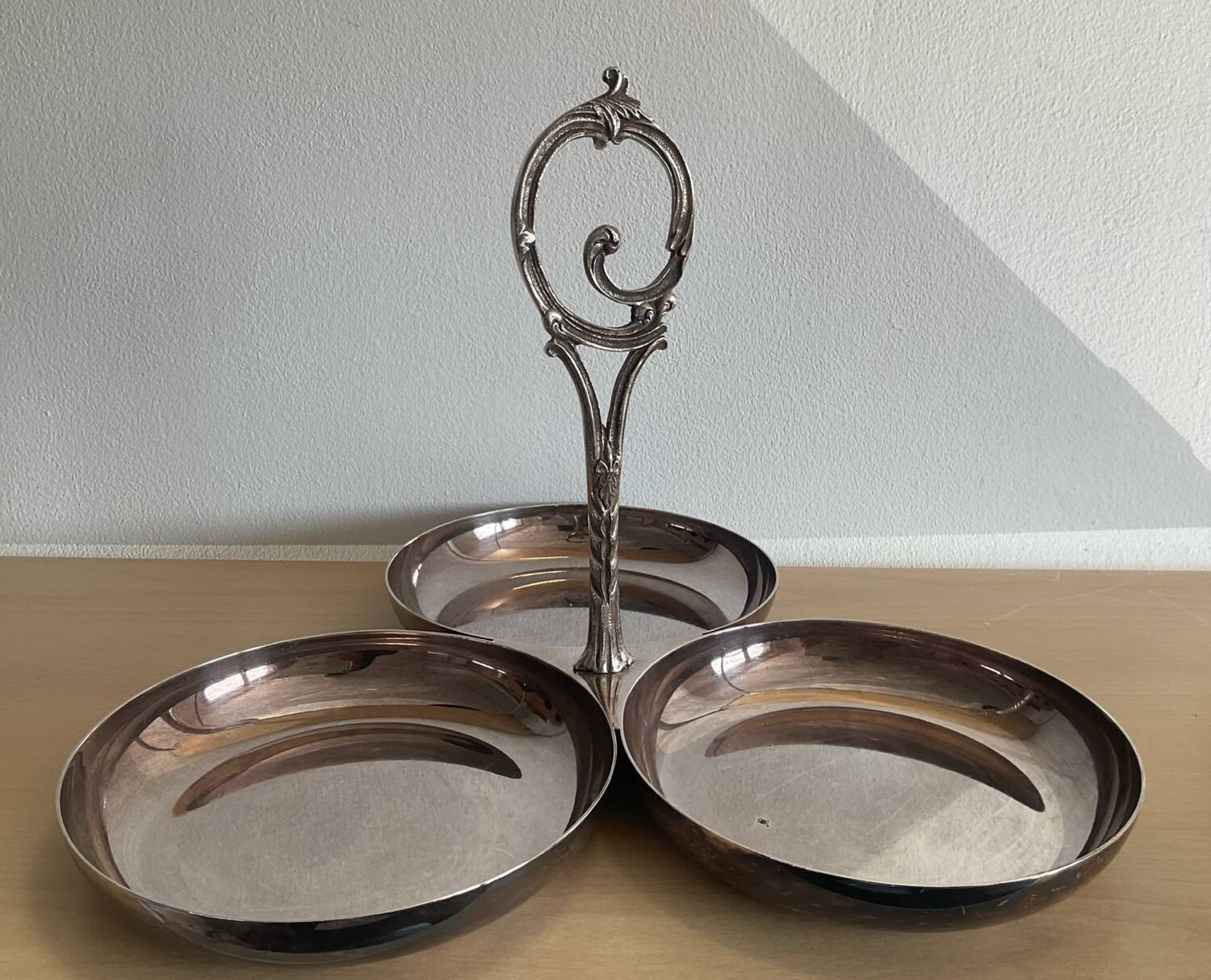 Vintage silver-plated metal bowl servant
