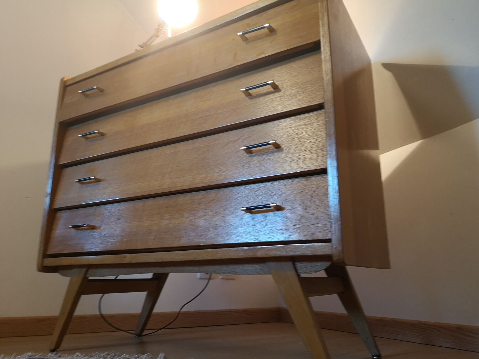 Commode scandinave pieds compas