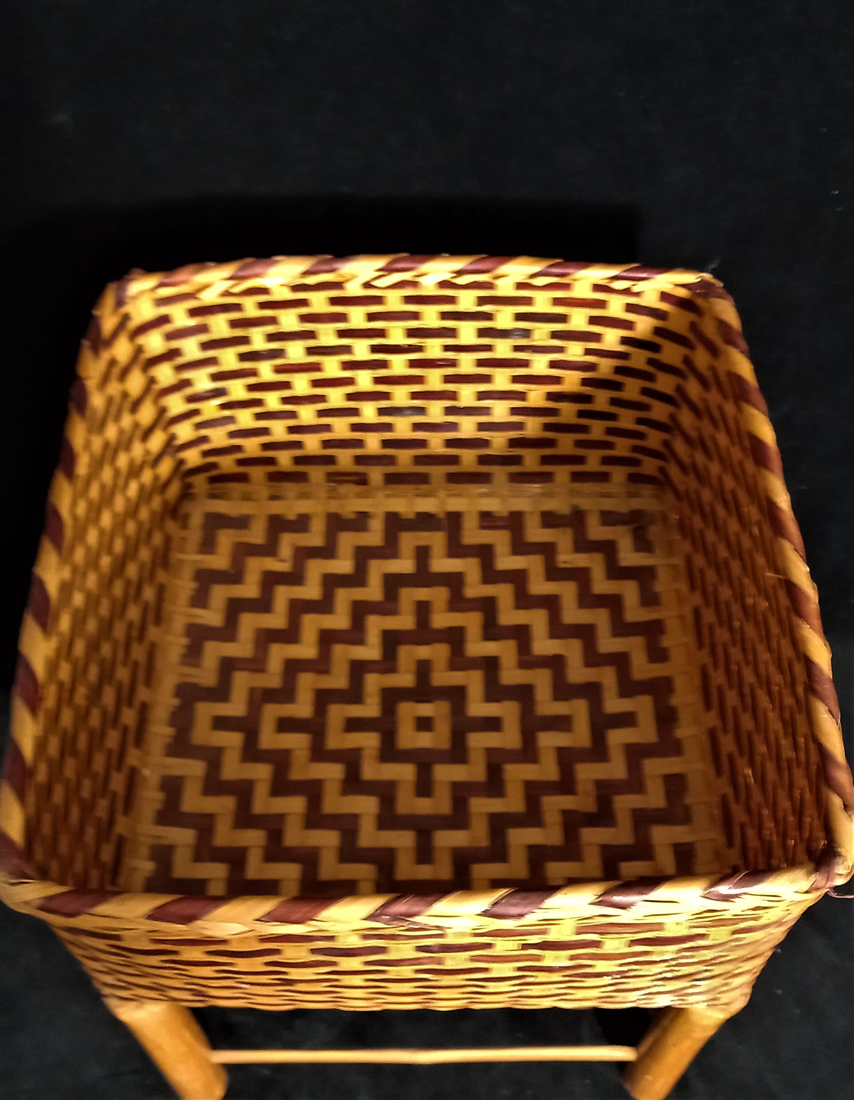 Plant holder wicker basket on foot