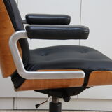 Vintage swivel office armchair in black leather and wood by Giroflex 60s