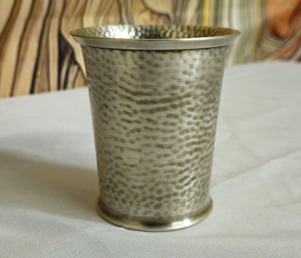 Timbale / gobelet Christian Dior en métal martelé, vintage, signé