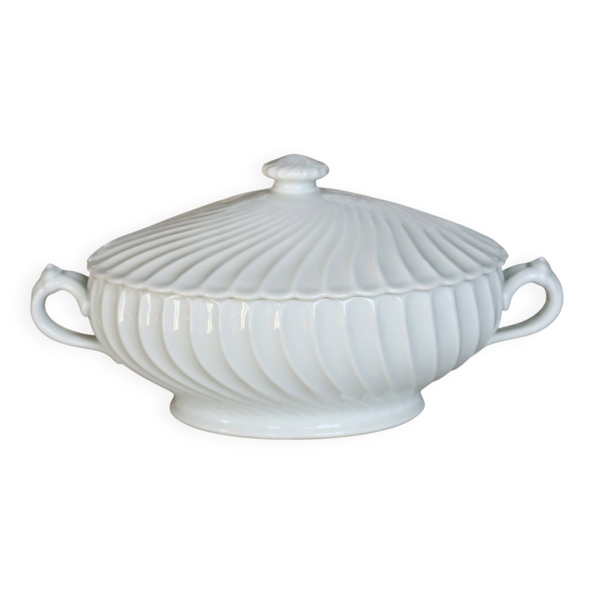 Vintage white porcelain soup tureen with twists from Limoges Haviland