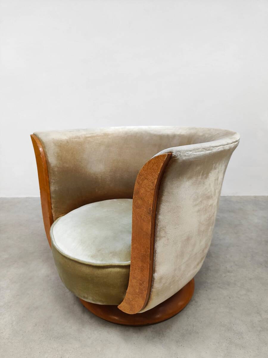 Pair of Art Deco "Tulip" armchairs from the "Le Malandre" hotel