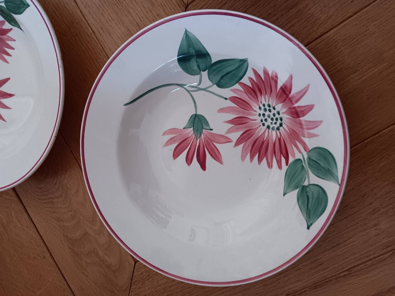 Set of 8 earthenware plates