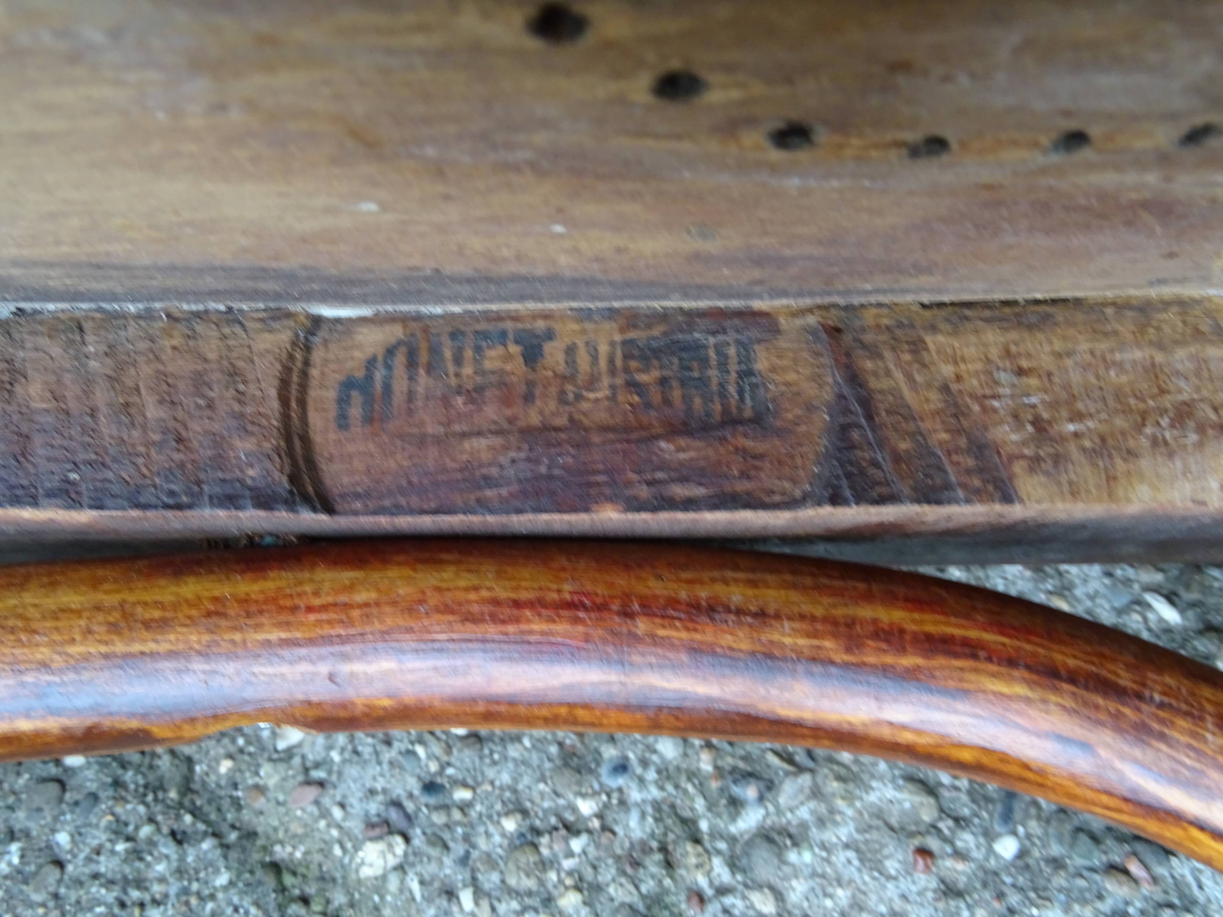 Two chairs Thonet n ° 197/114 of 1910 seat wood bistro