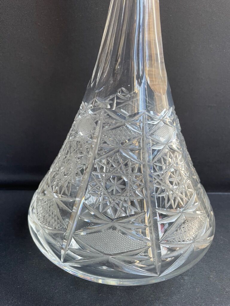 Carafe en cristal soufflé et taillé