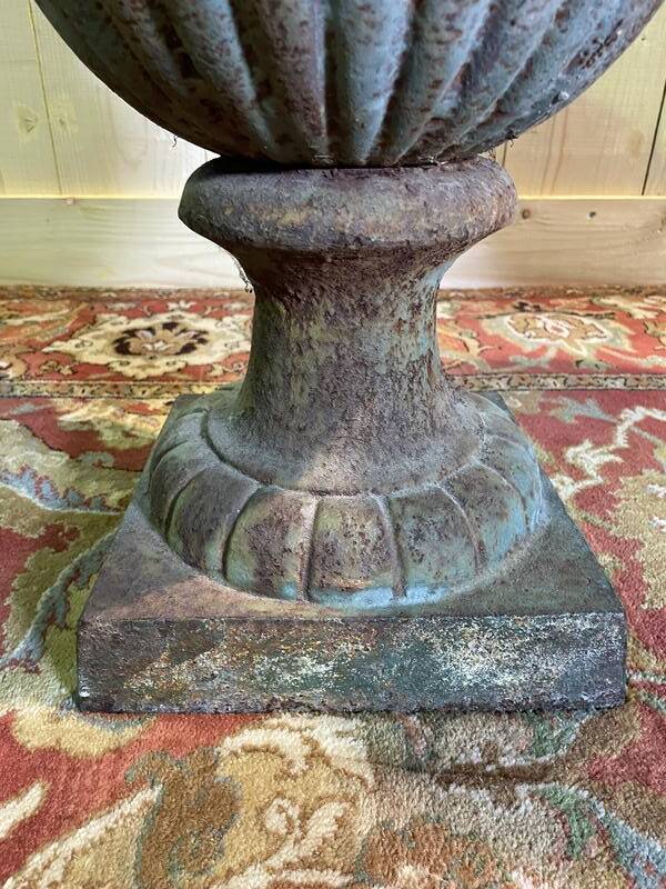 Paire de vases Médicis en fonte de fer