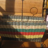 Magazine rack in scoubidou