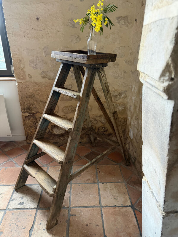 Escabeau ancien en bois