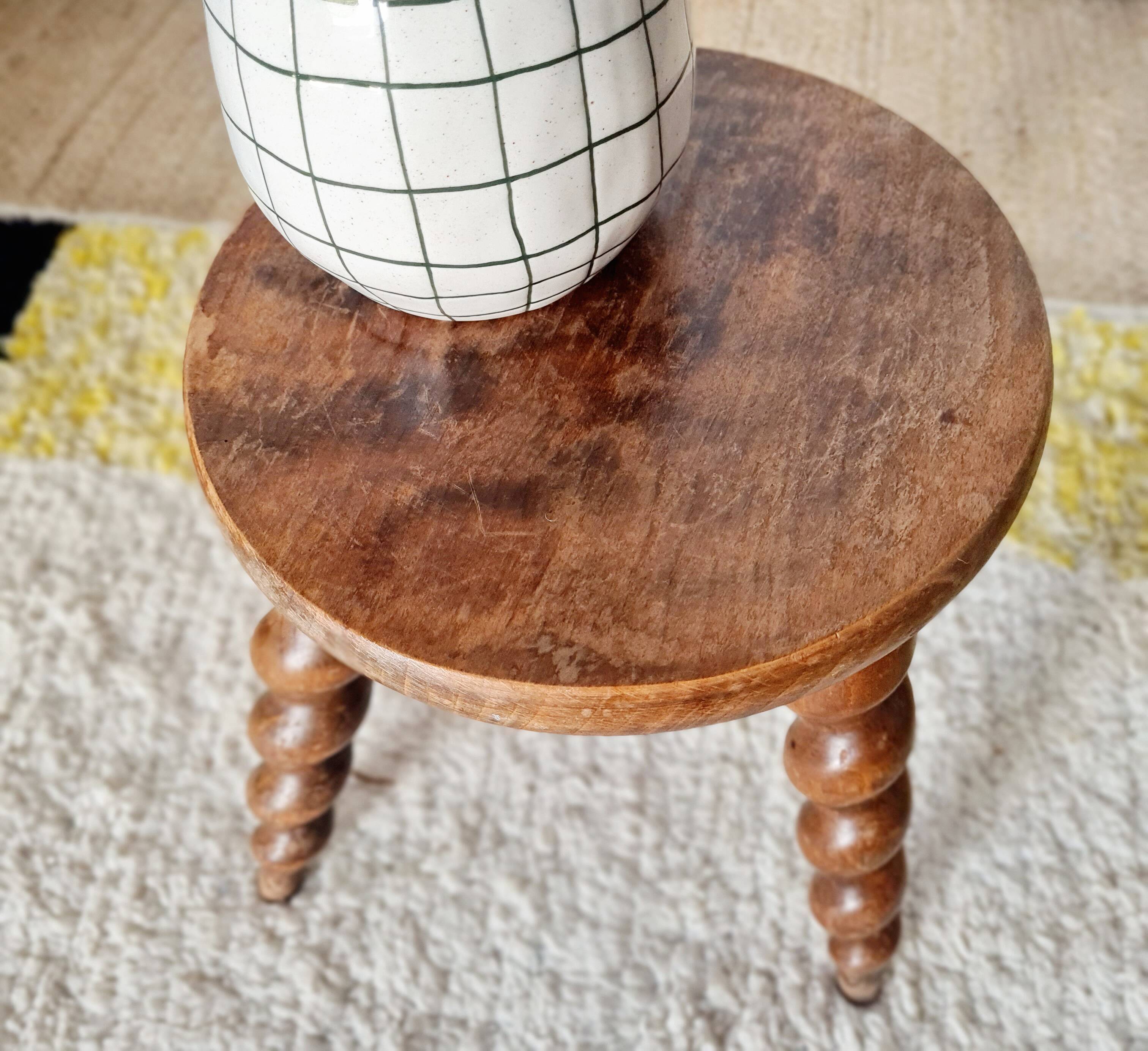 Modernist farm stool with screw legs