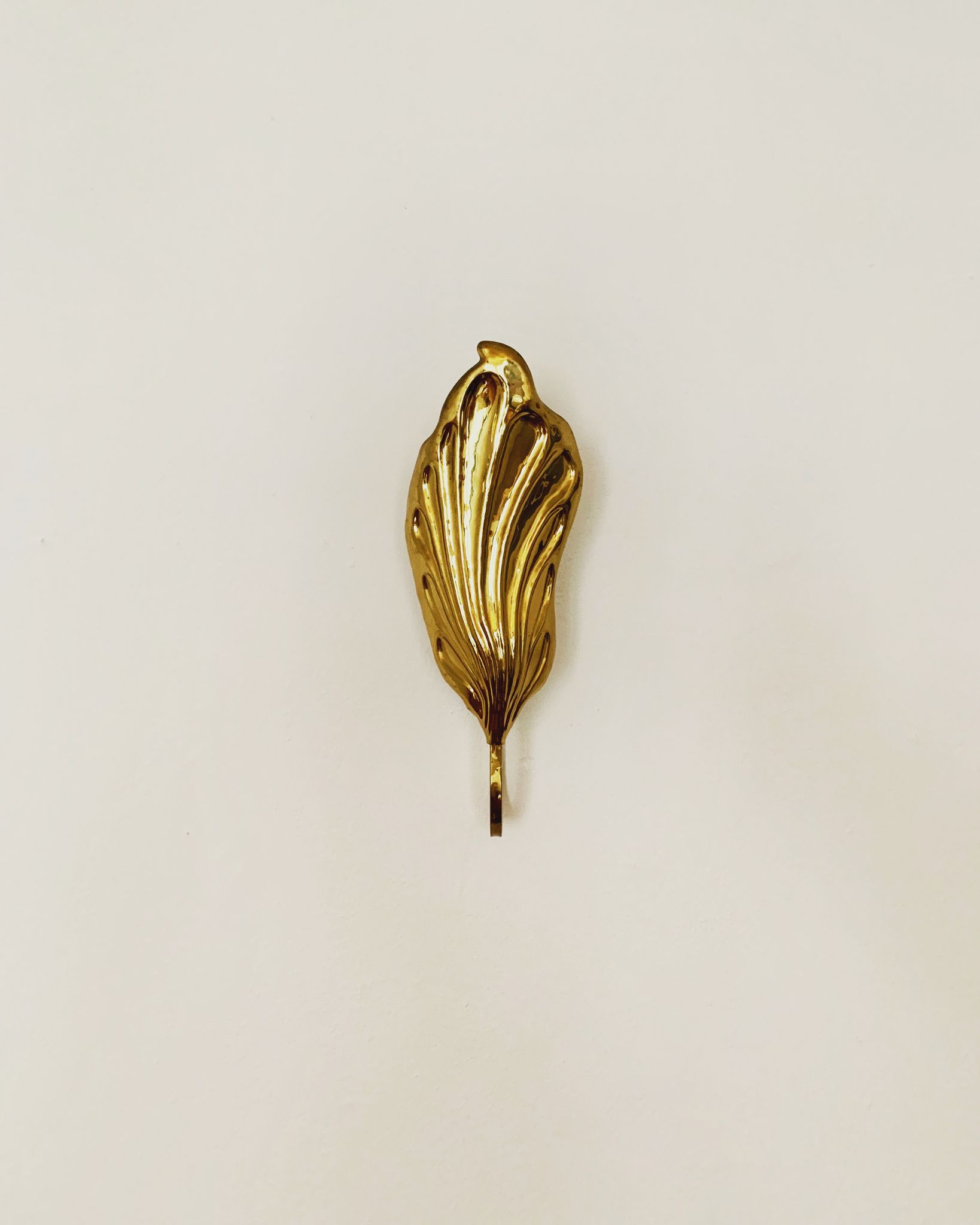 Set of 2 italian Mid Century Modern brass leaf shaped wall lamps by Tommaso Barbi
