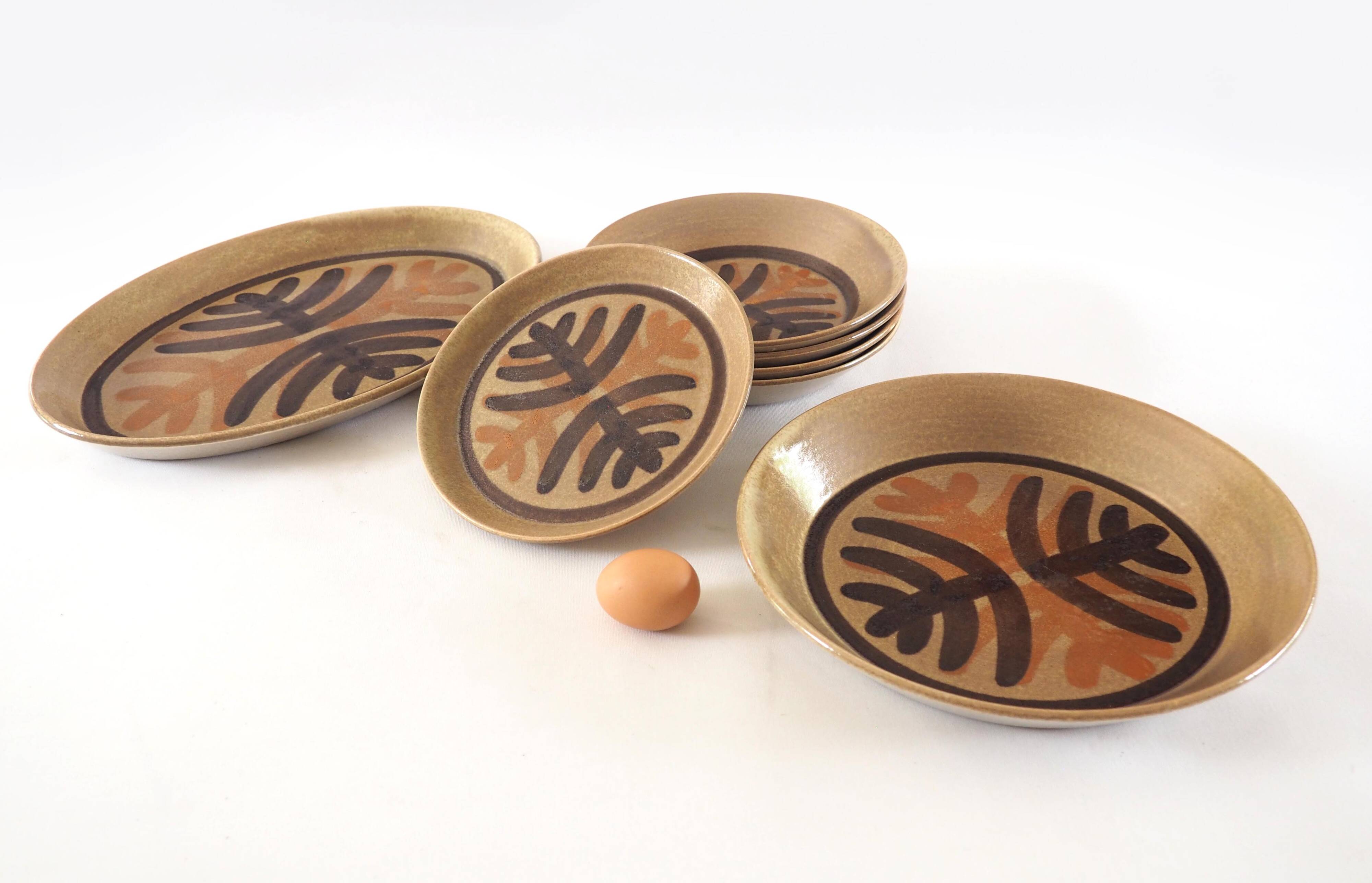 Stoneware set of 7 dishes and plates