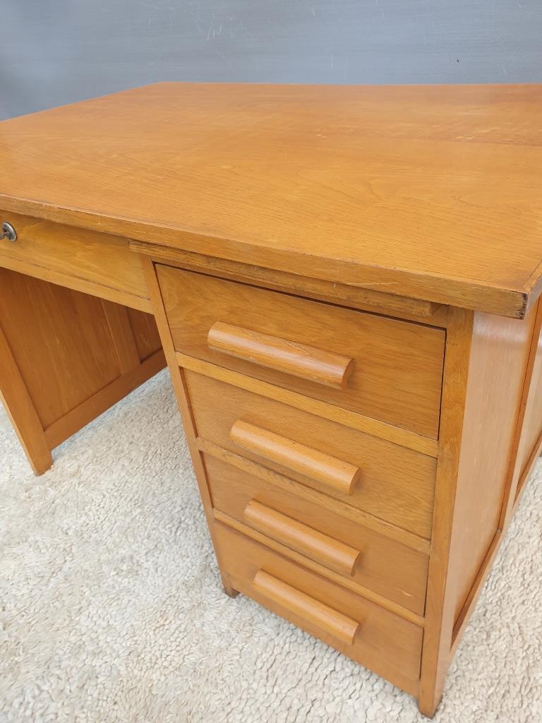 Desk 5 drawers 1 tablet vintage 1950