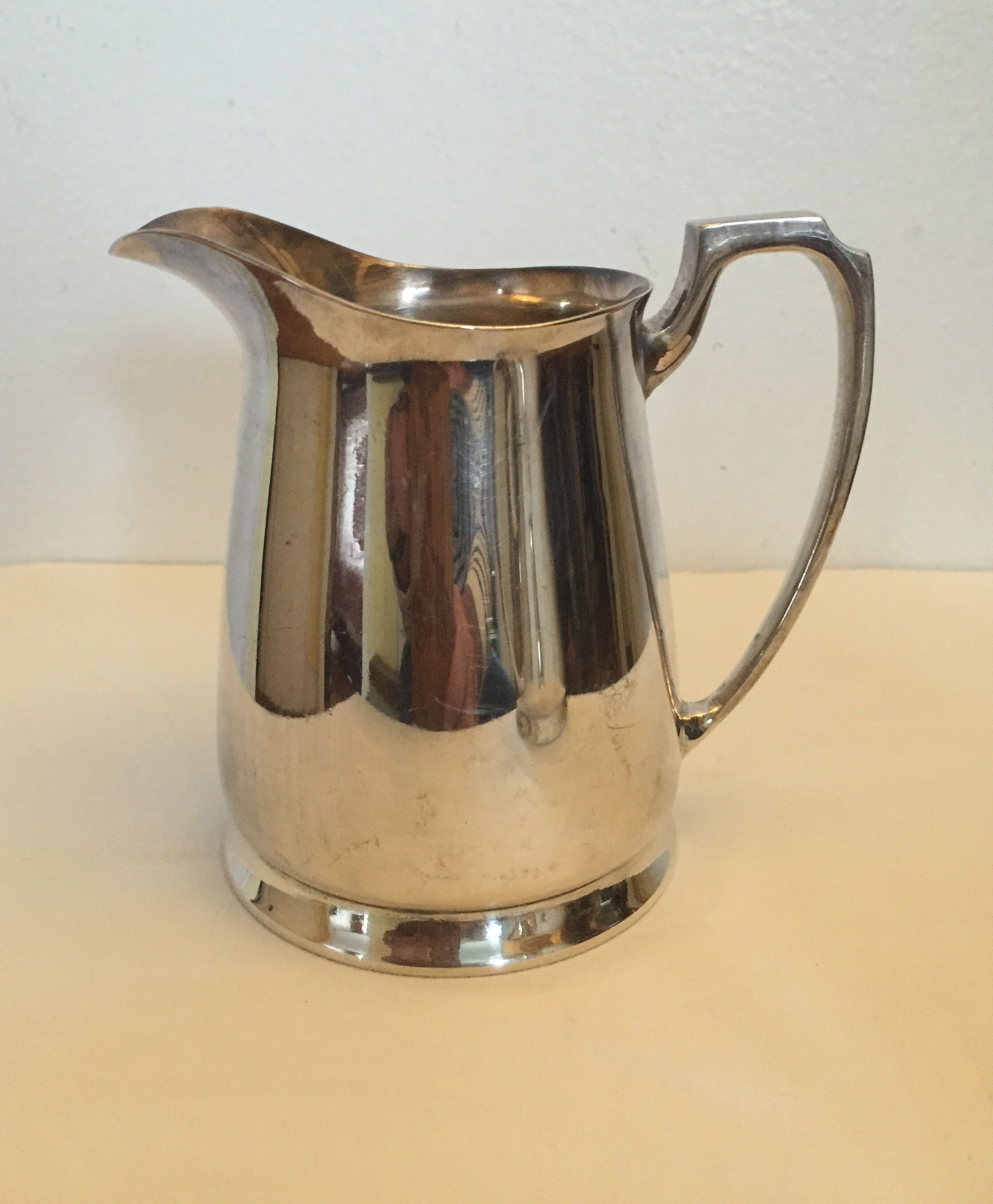 Silver metal milk pot and sugar