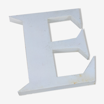 White zinc letter E