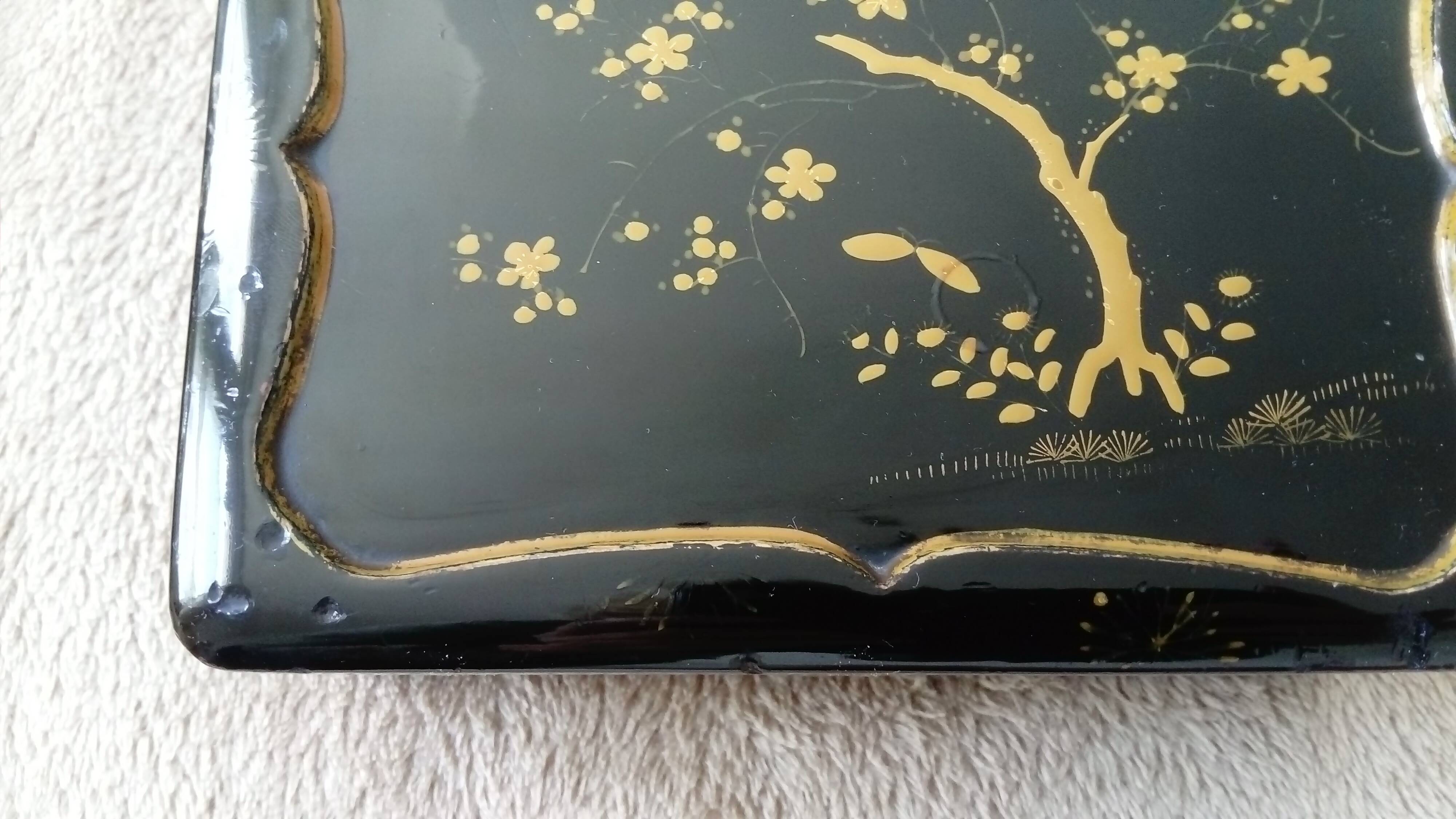 Old black lacquered jewelry box/box with gold Asian décor