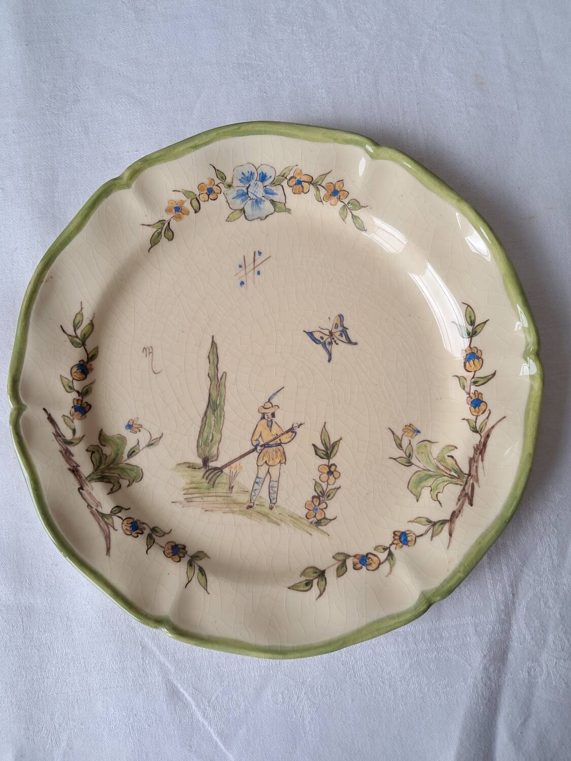 6 dinner plates with Moustiers de Longchamp decor. 1985