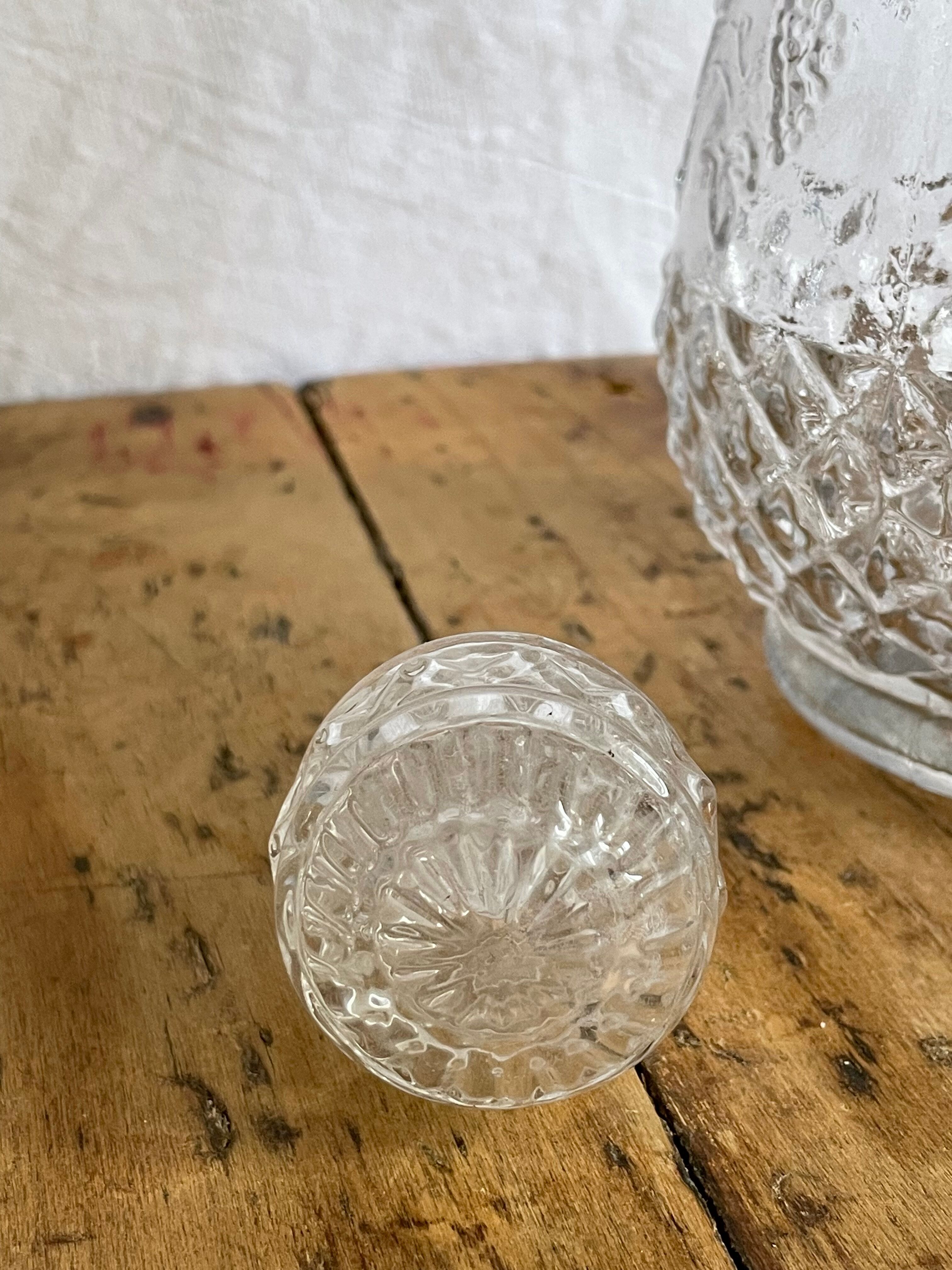 Carafe à vin en verre ciselé  transparent vintage