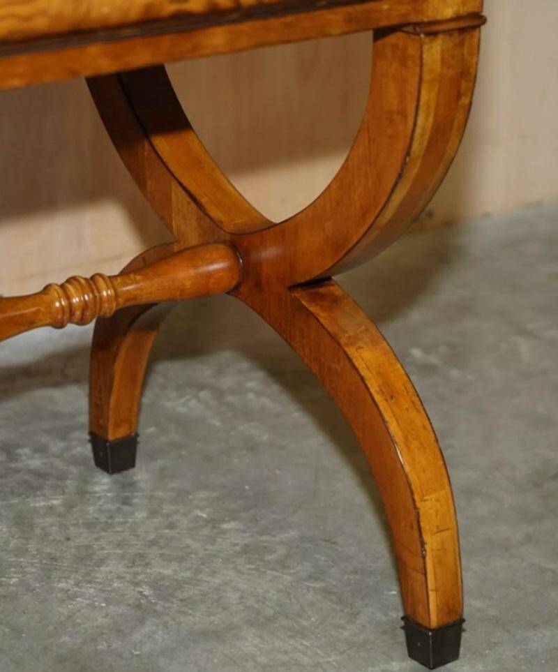 Paire de buffets vintage néoclassique en bois de ronce de chêne