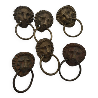 Poignées anciennes  de meuble tête de lion en laiton /bronze .
