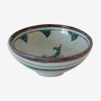 Bowl decorated with fish