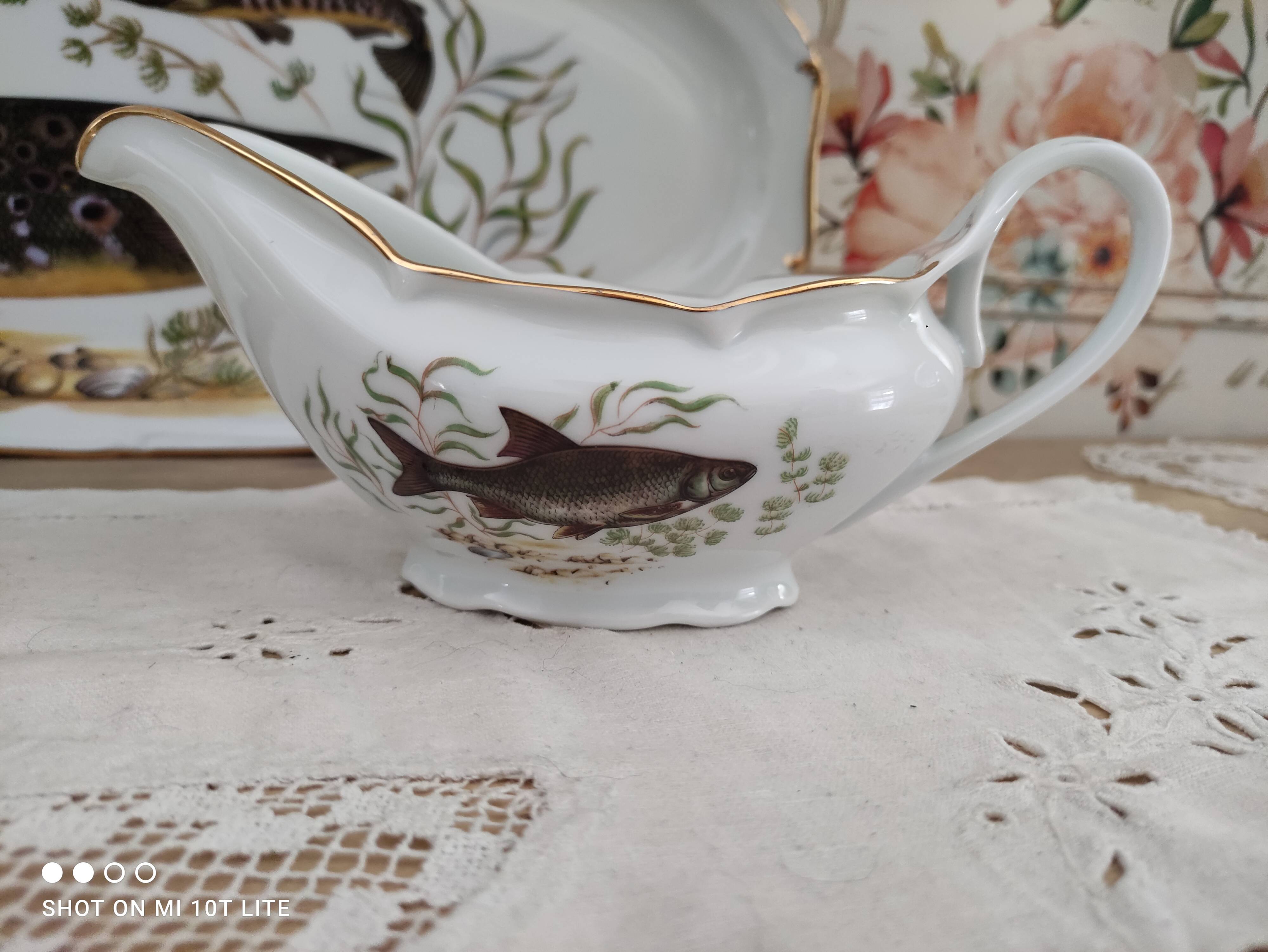 Service à poisson vintage en porcelaine de Sologne Lamotte décor poissons d'eau douce