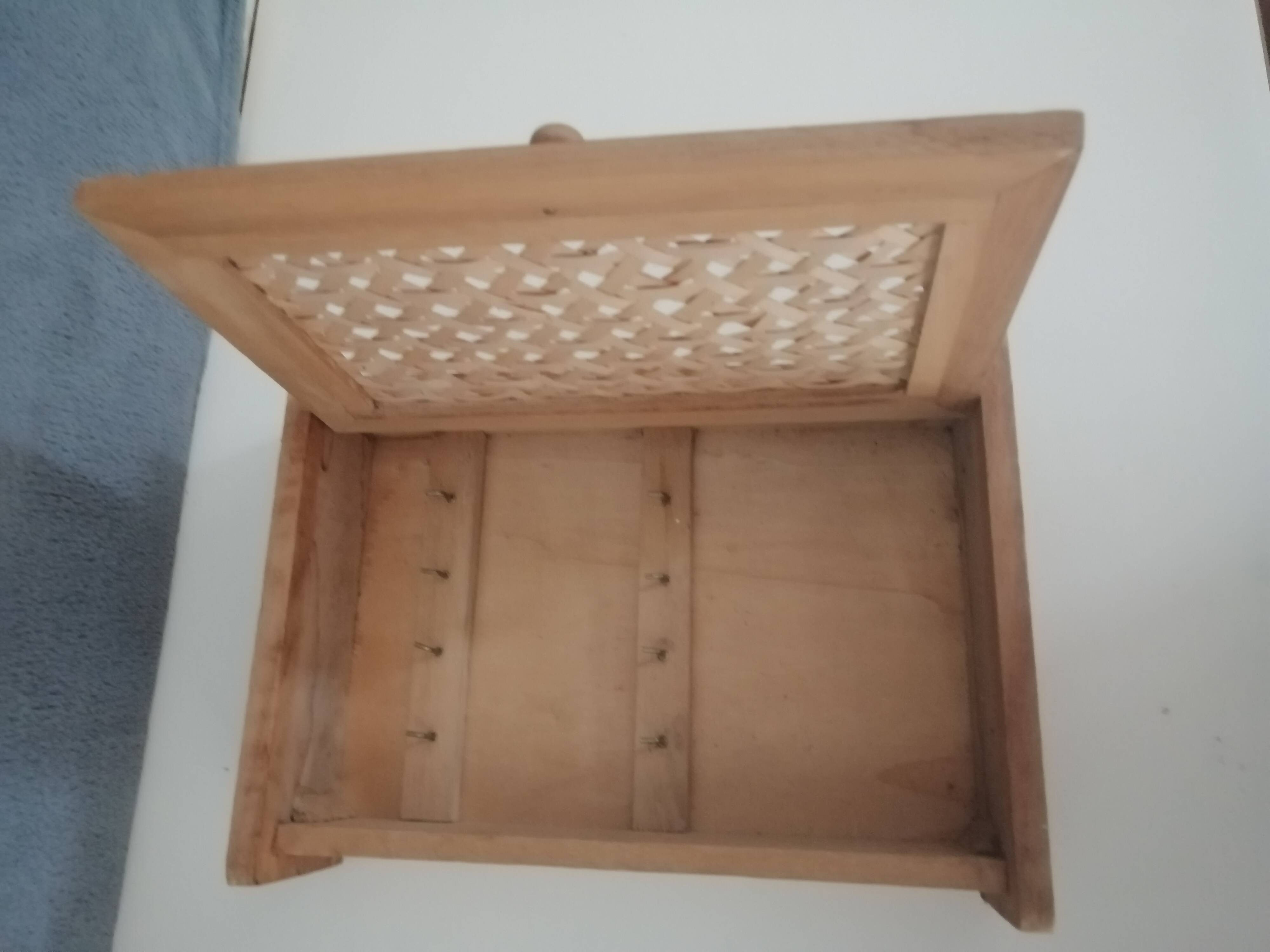 Wall or stand key box