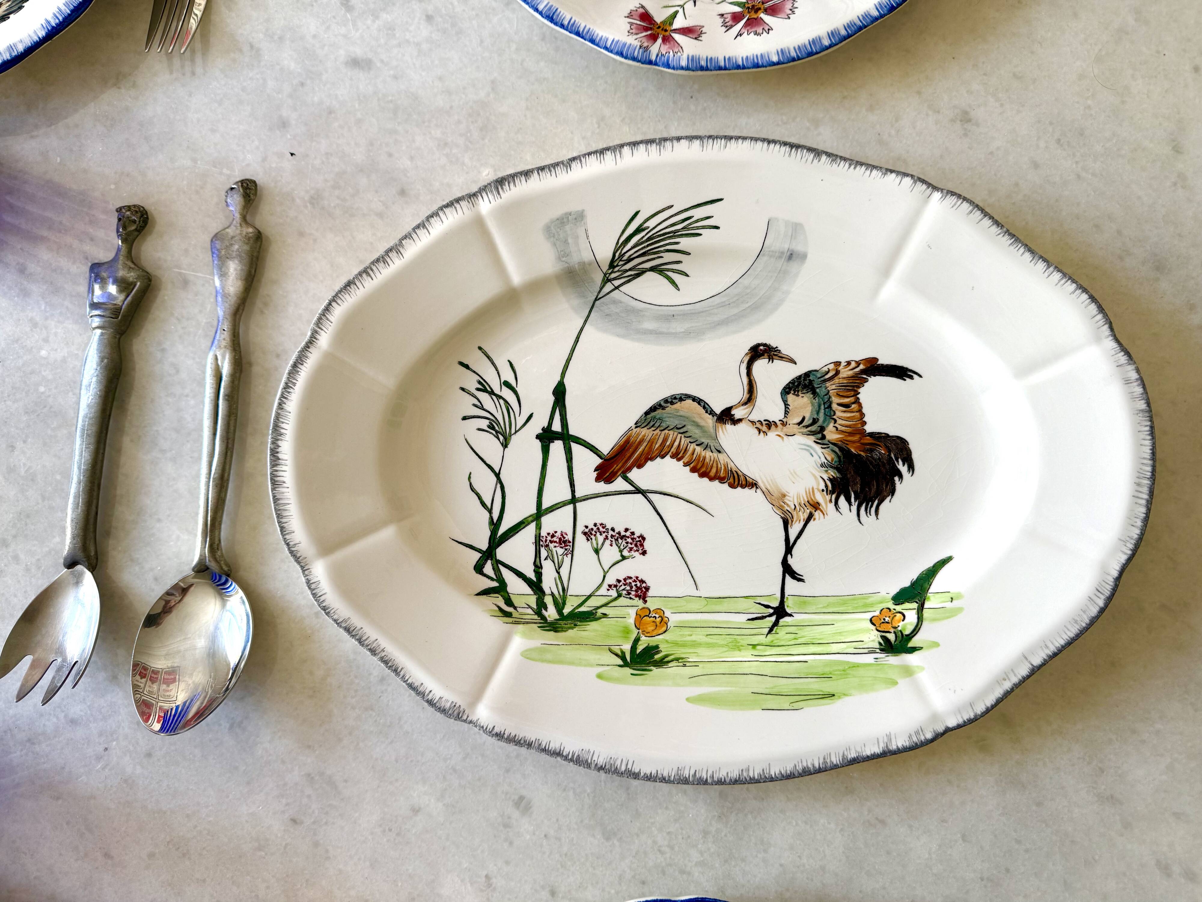 Service de table assiettes et plats Gien modèle grands oiseaux